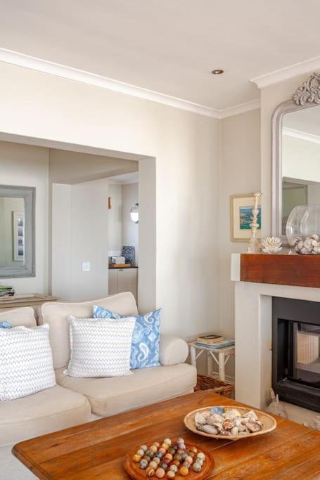 La Petite Baleine Oceanfront Luxury Villa De Kelders Kültér fotó