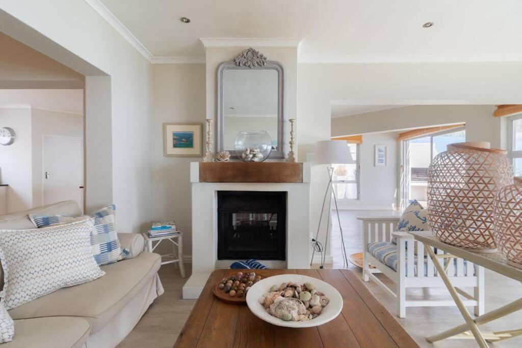 La Petite Baleine Oceanfront Luxury Villa De Kelders Kültér fotó