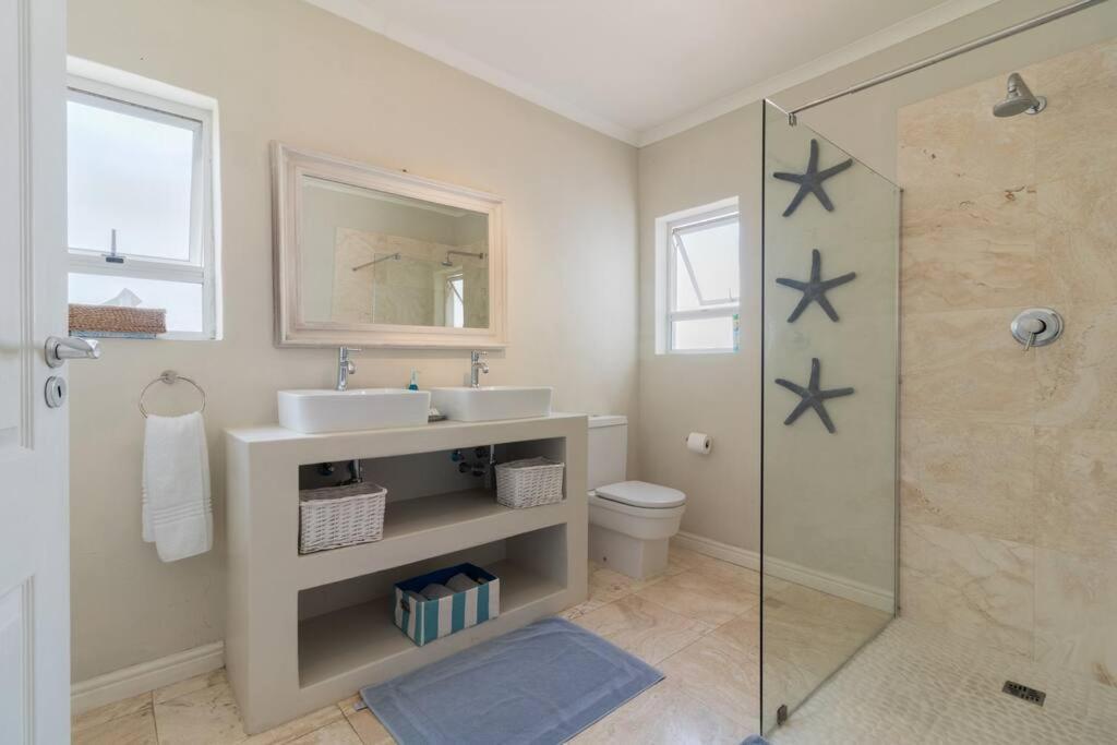 La Petite Baleine Oceanfront Luxury Villa De Kelders Kültér fotó