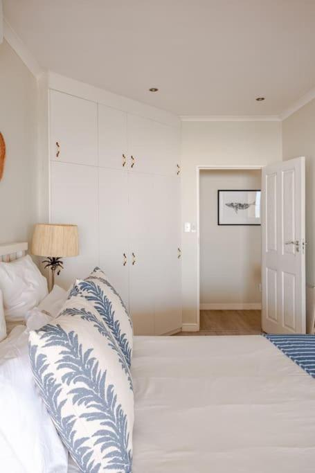 La Petite Baleine Oceanfront Luxury Villa De Kelders Kültér fotó
